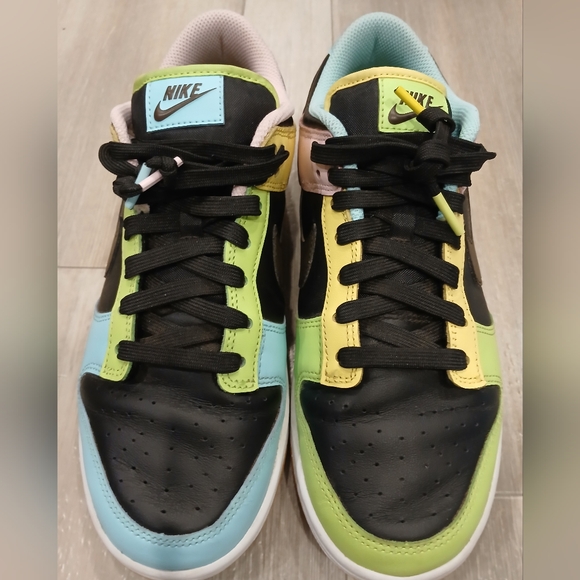 8. EUC Nike Dunk Low SE Free .99 Size US 8.5